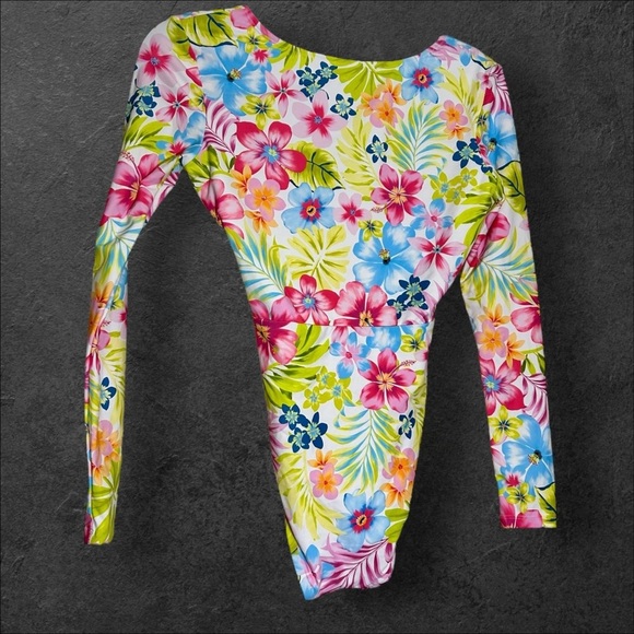 🌸 Think Pink! 🌺 Celebrity One-Piece Swim Stunner - Picture 5 of 8